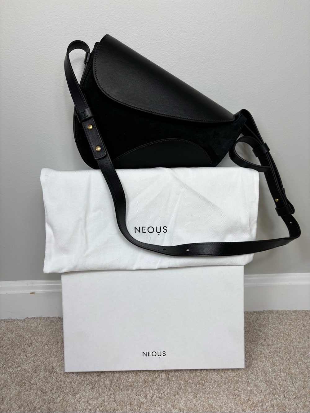 New Neous Berenices Saddle Shoulder Bag Black - Picture 5 of 9